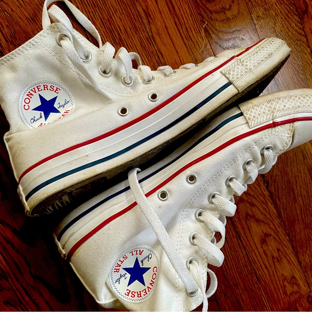 Woman’s White Converse sneakers Size 9